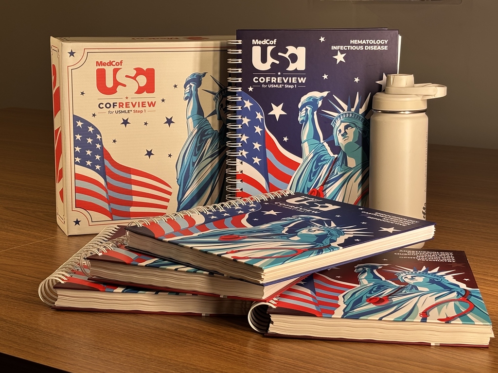 Kit Físico Oficial MedCof USA CofReview: Coleção de 5 volumes encadernados em espiral por especialidades, box colecionador e garrafa oficial para o USMLE Step 1